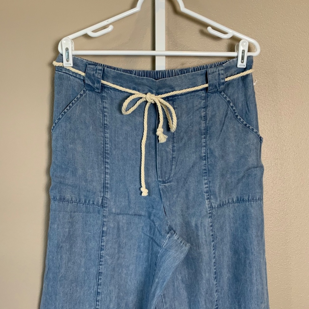 Jane + Delancey Chambray Lightweight Cropped Belted Pants - Picture 3 of 16
